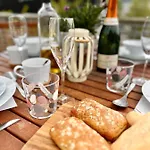 Cozy And Modern With A Countryside Feeling In ברגן